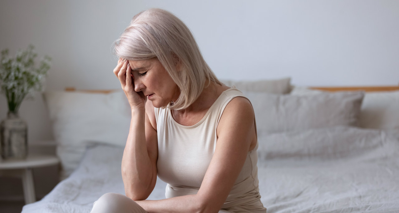 Mulher sofrendo com a depressão na menopausa.
