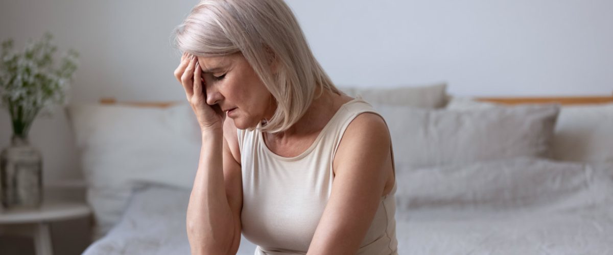 depressao-na-menopausa Mulher sofrendo com a depressão na menopausa.